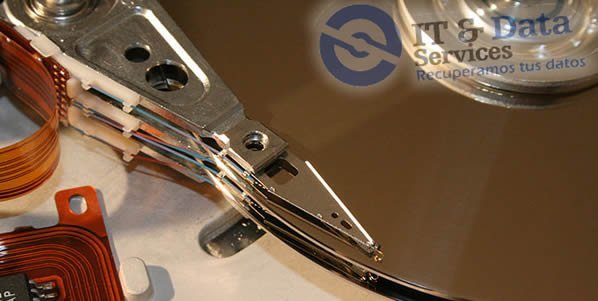 Disco duro Seagate en laboratorio de recuperación de datos